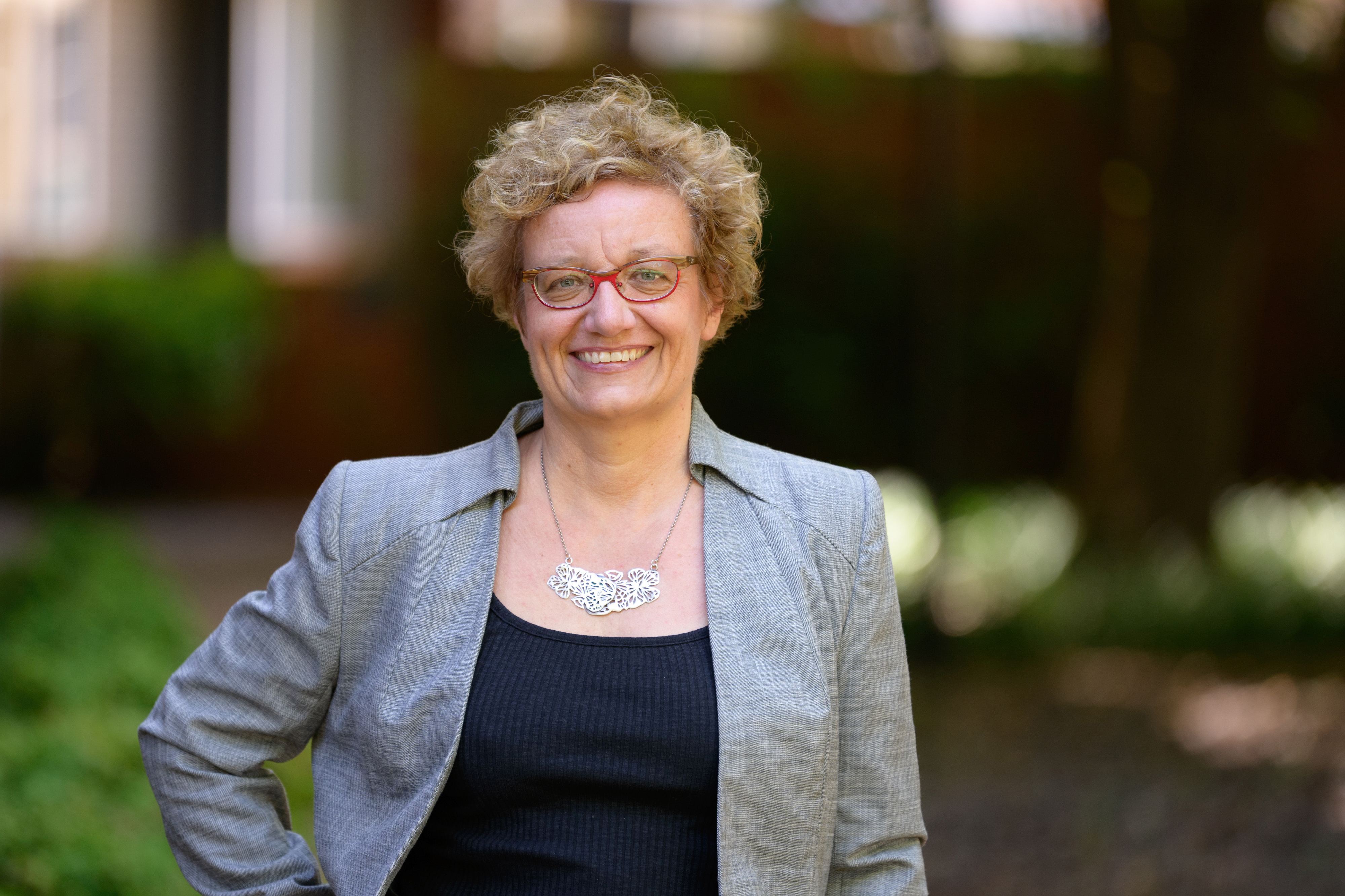 Dr Gudrun Seynsche  