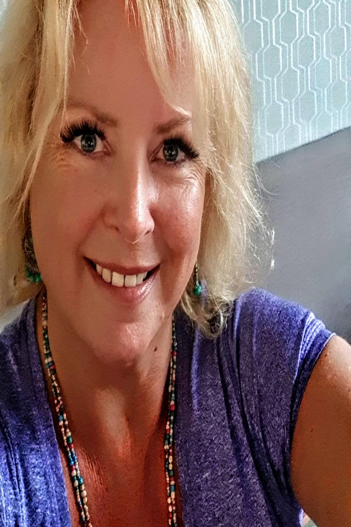 Ms Linda Mansell  